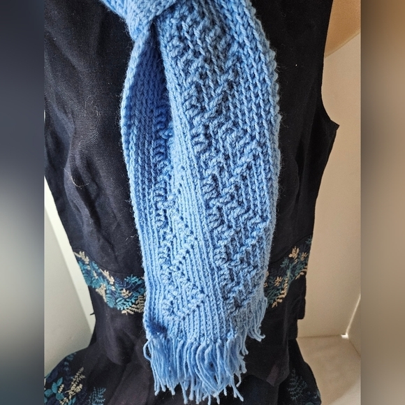 Hand knit scarves Crochet Blue Double cable stitch Triangular pattern with Tazel - Picture 8 of 16